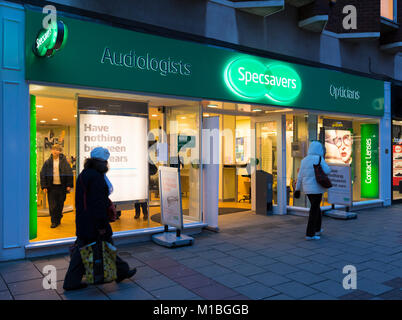 Opticiens Specsavers store porte d'entrée en Angleterre, Royaume-Uni. Banque D'Images