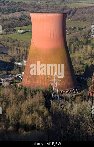 Une tour de refroidissement à Ironbridge Power Station dans le Shropshire, en Angleterre. De-commisioned en 2016 et en raison de la démolition en 2018. Banque D'Images