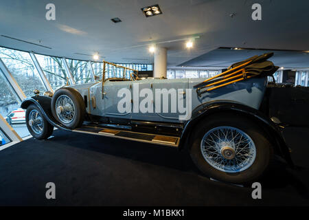 BERLIN - Le 21 décembre 2017 : Exposition. Voiture de luxe Rolls-Royce Phantom I Tourer ouvert, 1926. Façon "Windovers de Londres. Banque D'Images