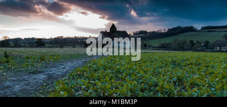 St Huberts Chuch, Idsworth, Hampshire, UK - janvier coucher du soleil Banque D'Images