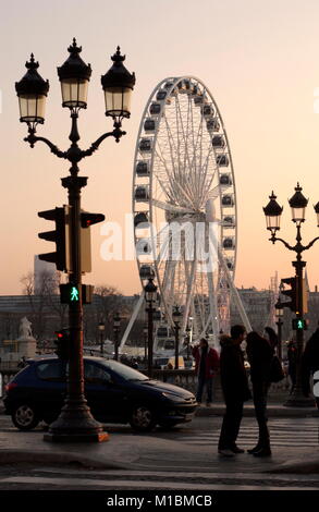 AJAXNETPHOTO. 29ÈME DEC,2008. PARIS, FRANCE. - Grande roue de la Place de la Concorde au coucher du soleil. Photo;Jonathan Eastland/Ajax REF;D1 82912 1978 Banque D'Images