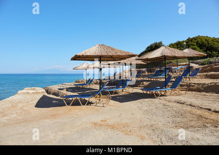 Sidari, l'île de Corfou, Grèce. Journée ensoleillée avec aucun peuple sur Canal D'amour. Banque D'Images