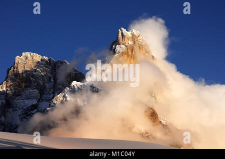 Alpes Dolomites Tyrol du Sud, Italie,. Cimon della Pala ou Cimone avec nuages dans le groupe Pale di San Martino. Banque D'Images