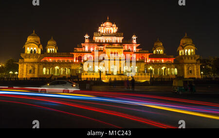 Albert Hall city museum Jaipur Rajasthan dans la nuit avec l'éclairage. Une ville populaire destination touristique à l'architecture et le Rajasthan en Inde. Banque D'Images