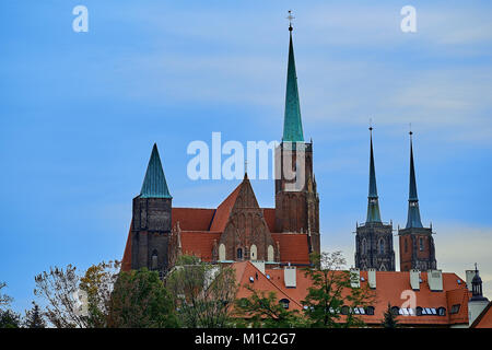 Wroclaw Old Town. L'île de la cathédrale (Ostrow Tumski) est la partie la plus ancienne de la ville au coucher du soleil. Cathédrale de Saint Jean Banque D'Images