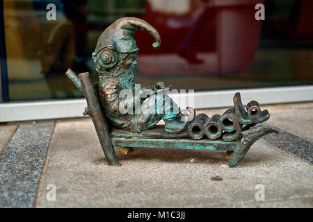 Sculpture en bronze de fée-conte nain Google gnome à Wroclaw, Pologne Banque D'Images