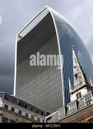 Londres, Royaume-Uni. 20e Août, 2017. Vue de l'immeuble de bureaux 'talkie walkie' à Londres, Angleterre, 20 août 2017. Credit : Waltraud Grubitzsch/dpa-Zentralbild/dpa/Alamy Live News Banque D'Images