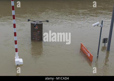 Paris, France. 28 janvier, 2018. La hausse de l'eau des crues à Paris, Seine en crue le 28 janvier 2018 Credit : RichFearon/Alamy Live News Banque D'Images