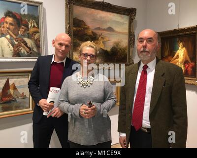 Experts pour les meubles et peintures du 19ème siècle Uli Prinz (l), DIMITRA Reimueller et Alexander Strasoldo stand dans l'exposition salles du Dorotheum de Vienne, Autriche, 9 janvier 2018. Photo : Matthias Röder/dpa Banque D'Images