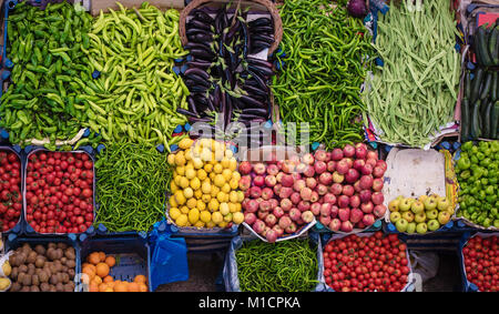 Fruits et légumes à un marché de l'épicerie Banque D'Images