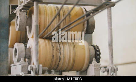 Tiges en fibre de verre production - fabrication d'armature composite, de l'industrie pour la construction Banque D'Images