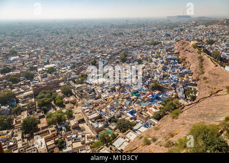 Jodhpur la ville bleue paysage aérien vue du haut de Fort Mehrangarh à Jodhpur, Rajasthan, Inde. Banque D'Images