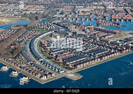 Les Pays-Bas, Amsterdam, aérienne, quartier appelé ville du soleil. Toutes les maisons avec des panneaux solaires. Quartier VInex. Banque D'Images