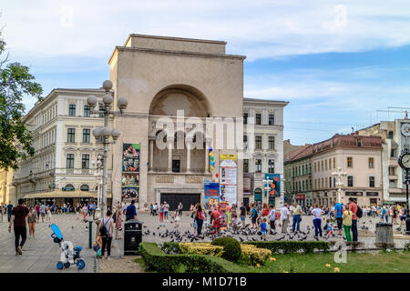 À l'échelle occupé la place de la Victoire pour le Théâtre National et l'Opéra, Timisoara, Roumanie. Juin 2017. Banque D'Images