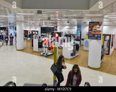 BRATISLAVA, Slovaquie - 25 septembre 2017 : visite ma fashion outlet de Bratislava. Avec une population de 450 000, Bratislava est la capitale et le pays Banque D'Images