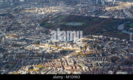 Vue aérienne de Hyde Park, le palais de Kensington et Knightsbridge, Londres, dans le sud-est. Banque D'Images