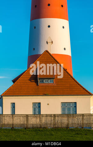 Allemagne les plus célèbre phare Westerheversand dans les marais salés de la mer du Nord, Büsum, Frise du Nord, Schleswig-Holstein, Allemagne, Europe Banque D'Images