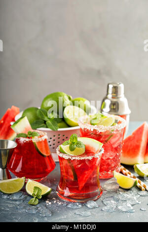 Watermelon marguerite avec limes Banque D'Images