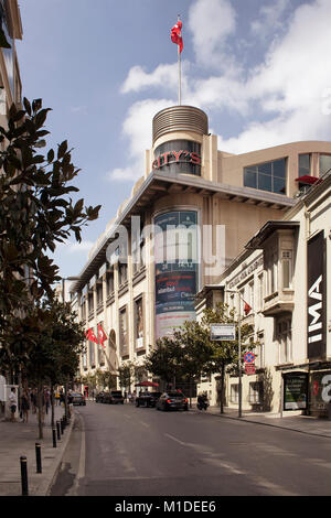 Vue sur la rue du centre commercial célèbre école de mode et de Nisantasi / Istanbul c'est un quartier commerçant et résidentiel. Banque D'Images