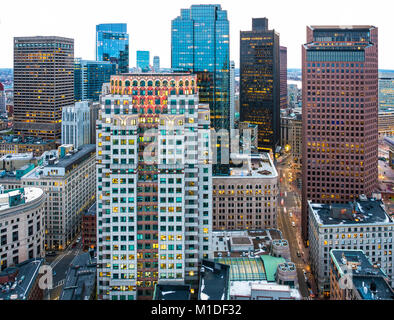 Vue aérienne de Boston au Massachusetts, USA au coucher du soleil. Banque D'Images