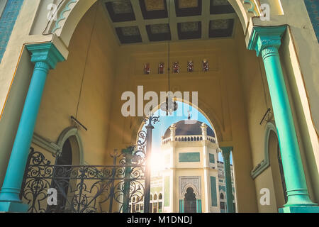 Entrée de la Grande Mosquée de Al-Mashun à Medan, Sumatra, Indonésie Banque D'Images