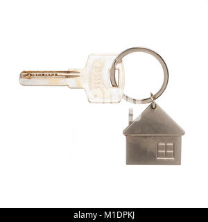 Une clé de la maison sur une clé de la maison sur un fond blanc Banque D'Images