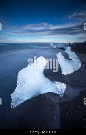 La plage de glace ou Diamond beach près du glacier Lagoon dans le sud-est de l'Islande Banque D'Images