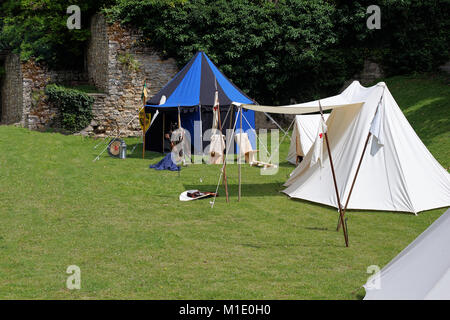 Tournoi médiéval camping pour les participants à l'événement jeu Knights Banque D'Images