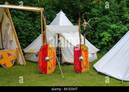 Tournoi médiéval camping pour les participants à l'événement jeu Knights Banque D'Images