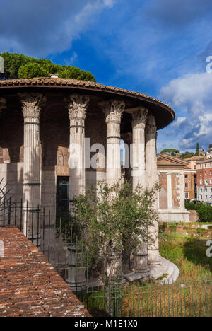 Temples Romains antiques d'Hercule Victor et Portunus dans un Forum Boarium square dans le centre historique de Rome Banque D'Images