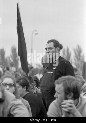 Philippe Gras / Le Pictorium - Mai 1968 - 1968 - France / Ile-de-France (région) / Paris - l'homme en salopette, Charletty Banque D'Images