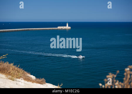 La Valette, Malte, en regardant vers le phare de Saint-elme Banque D'Images