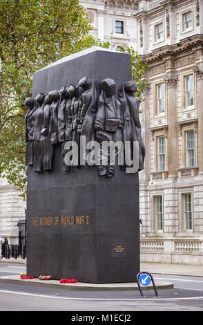 Londres, UK - OCT 28, 2012 : British National War Memorial Le Monument aux femmes de la Deuxième Guerre mondiale, sur Whitehall par John W. Mills Banque D'Images