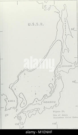 Cet atlas de 1970 compile les mesures de transparence des disques Secchi et les codes couleur Forel-Ule pour documenter les conditions océaniques dans le monde entier. Il fournit des représentations visuelles de la clarté de l'eau et des variations de couleur dans les océans à travers le monde. Banque D'Images