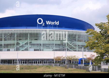 BERLIN, ALLEMAGNE - 26 août 2014 : O2 World, un manège intérieur pour des concerts et des événements sportifs à Berlin Friedrichshain. Il a été ouvert, j'ai Banque D'Images