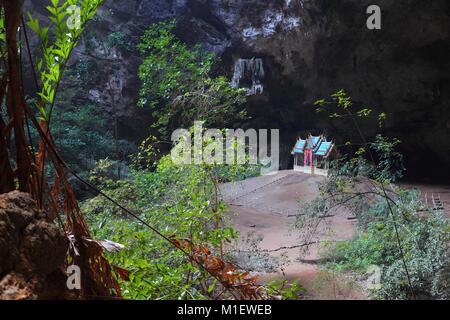 Khao Sam Roi Yot National Park, Thaïlande, Asie du Sud-Est - célèbre Royal Pavilion dans la grotte de Phraya Nakhon Banque D'Images