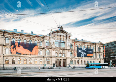 Helsinki, Finlande - le 10 décembre 2016 : voir le musée d'Art Ateneum de journée ensoleillée en hiver. L'un des trois musées formant la Galerie Nationale de Finlande. Banque D'Images