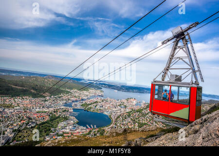 Ulriken télécabine à Bergen, Norvège. Vue superbe depuis le sommet de la colline. Banque D'Images