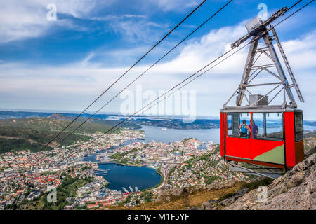 Ulriken télécabine à Bergen, Norvège. Vue superbe depuis le sommet de la colline. Banque D'Images