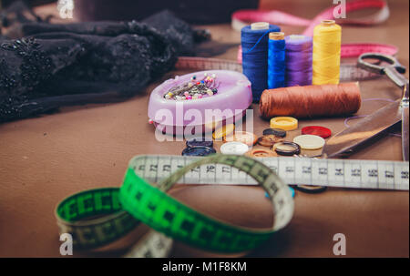Vêtements Accessoires,thread, ciseaux et ruban à mesurer Banque D'Images