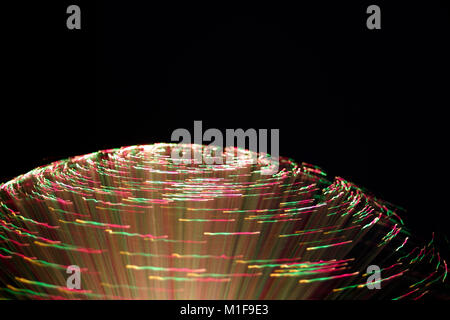 Lampes à fibre optique multi-couleurs, résumé sur fond noir Banque D'Images