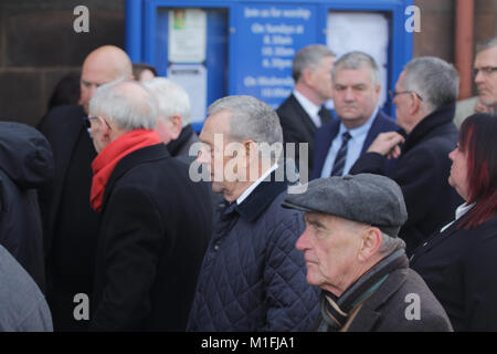 Warrington, Royaume-Uni. 30Th Jan, 2018. Ex joueur de Liverpool Ian St John assiste à l'enterrement de l'ancien gardien de Liverpool FC Tommy Lawrence, à l'église paroissiale de St Elphin, église St, Warrington. Credit : Ken biggs/Alamy Live News Banque D'Images