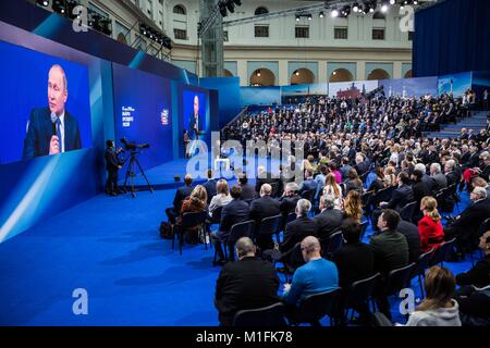 Moscou, Russie. 30Th Jan, 2018. Le président russe Vladimir Poutine (C) donne un discours lors de la réunion avec ses représentants autorisés avant les élections présidentielles en mars à la galerie marchande Gostiny Dvor de Moscou, Russie, le 30 janvier 2018. Credit : Wu Zhuang/Xinhua/Alamy Live News Banque D'Images