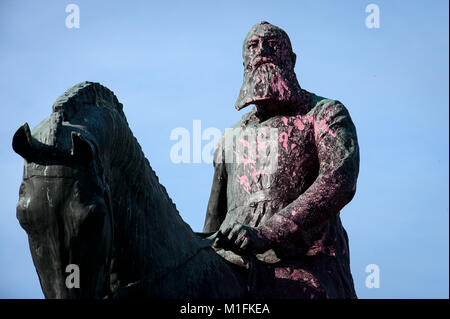 La Belgique. 30Th Jan, 2018. Monument du Roi Léopold II à Bruxelles, Belgique le 30.01.2018 . Une statue près du Palais Royal a été paintbombed avec peinture rose hier soir. Le Roi Léopold II est lié à l'époque coloniale, quand le Congo a été appelé 'jardin' troène sa. Le roi est à maintes reprises accusé de 10 millions de décès dans le temps de la colonisation. Par Wiktor Dabkowski | Conditions de crédit dans le monde entier : dpa/Alamy Live News Banque D'Images