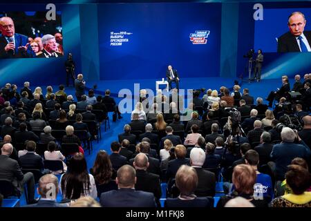 Moscou, Russie. 30Th Jan, 2018. Le président russe Vladimir Poutine (C) se réunit avec ses représentants autorisés avant les élections présidentielles en mars à la galerie marchande Gostiny Dvor de Moscou, Russie, le 30 janvier 2018. Credit : Wu Zhuang/Xinhua/Alamy Live News Banque D'Images