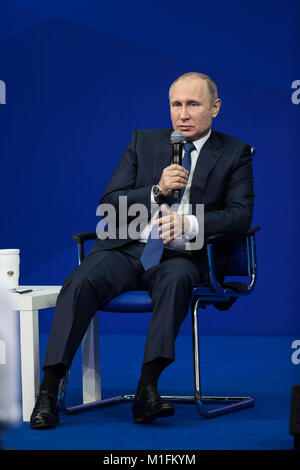 Moscou, Russie. 30Th Jan, 2018. Le président russe Vladimir Poutine donne un discours lors de la réunion avec ses représentants autorisés avant les élections présidentielles en mars à la galerie marchande Gostiny Dvor de Moscou, Russie, le 30 janvier 2018. Credit : Wu Zhuang/Xinhua/Alamy Live News Banque D'Images