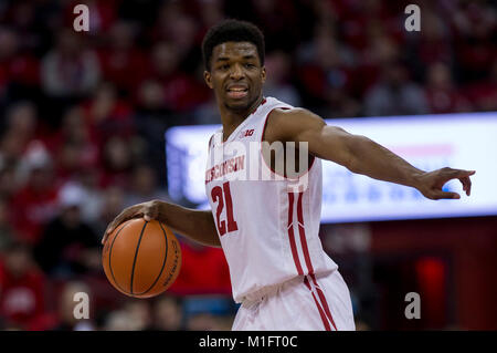 Madison, WI, USA. 29 janvier, 2018. Wisconsin Badgers guard Khalil Iverson # 21 en action au cours de la jeu de basket-ball de NCAA entre l'Ohio et le Wisconsin Badgers Cornhuskers au Kohl Center à Madison, WI. Nebraska Wisconsin défait 74-63. John Fisher/CSM/Alamy Live News Banque D'Images