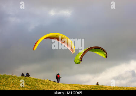 Au cours des parapentistes South Downs de l'East Sussex, UK Banque D'Images