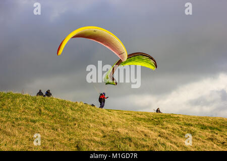 Au cours des parapentistes South Downs de l'East Sussex, UK Banque D'Images