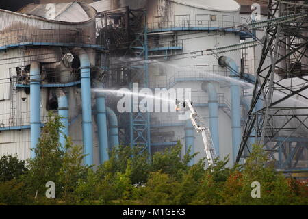 Les pompiers s'attaquer à un blaze à Henrichenburg Shiplift Banque D'Images